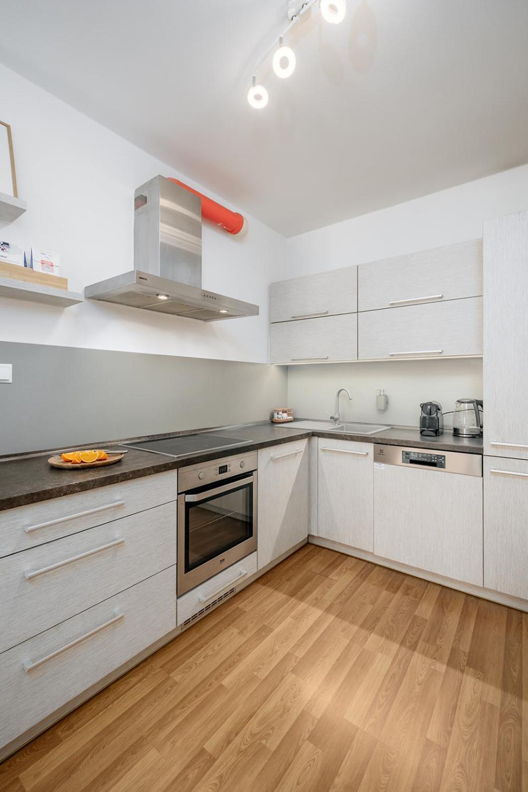 Prague Days - Bright Apartment - Balcony - Private Parking Exterior foto