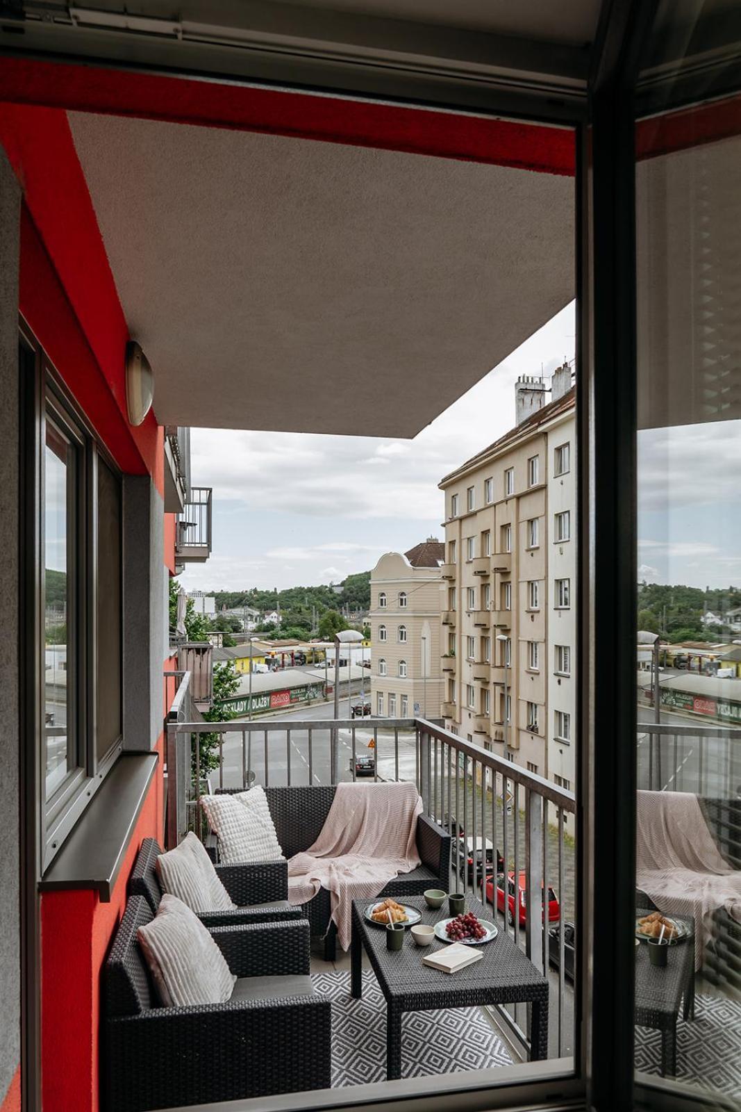 Prague Days - Bright Apartment - Balcony - Private Parking Exterior foto